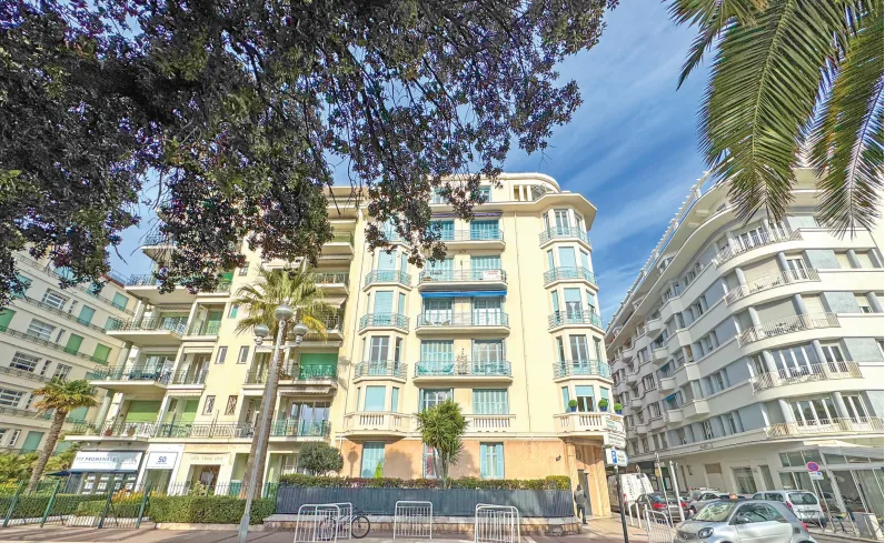 LE BEL AZUR